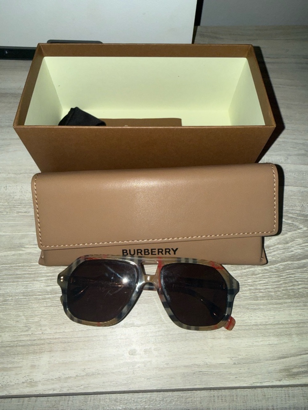 Kids Burberry plaid  Sunglasses with Brown Lenses